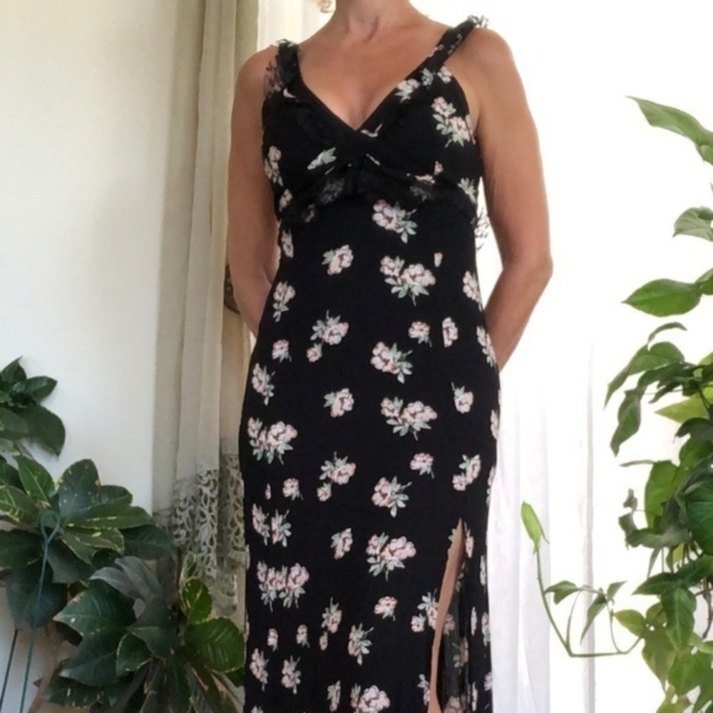 Very J Black Floral Maxi Dress Fully Lined Side Slit Lace Ruffles Size Small - Picture 4 of 7